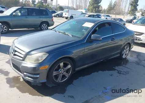 2013 Mercedes-Benz C 250 z USA, uszkodzony, nr VIN WDDGJ4HB2DF987251